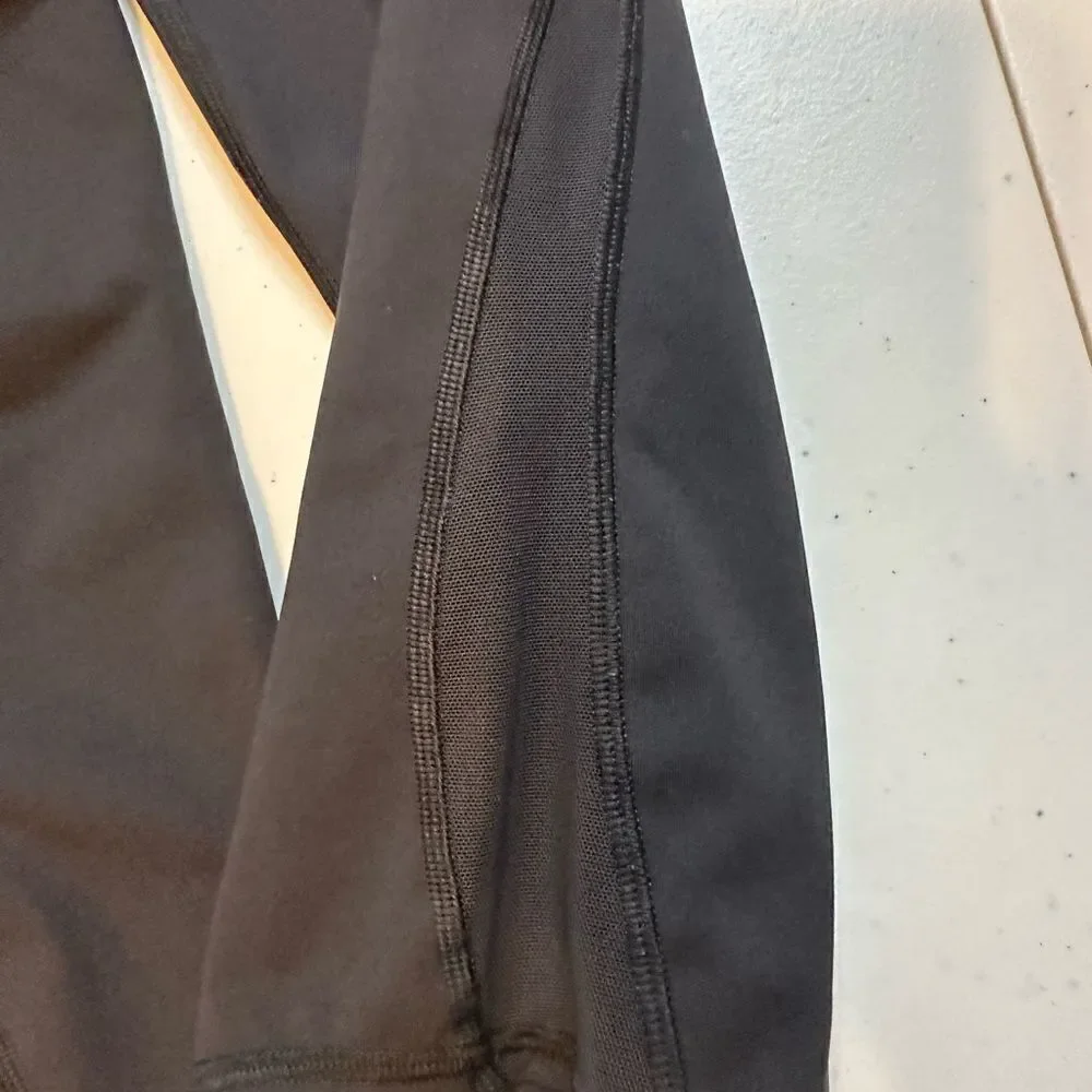 EUC Lululemon Women’s Black Train Times Crop Athletic Leggings 17” Mesh - Size 6